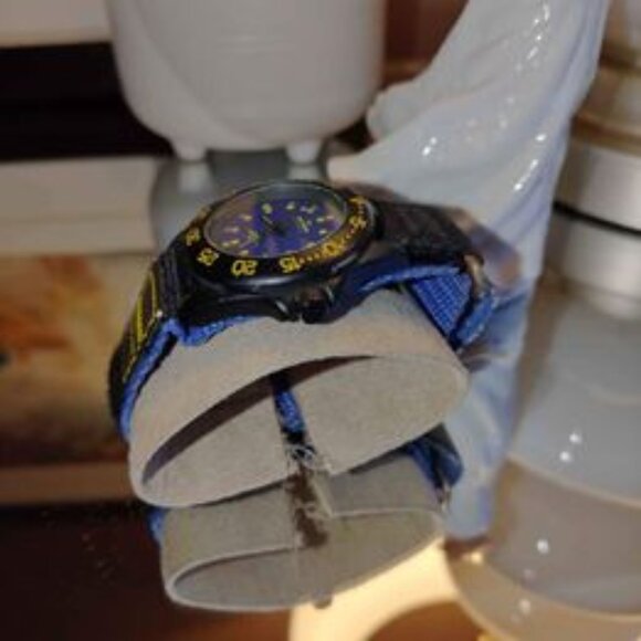 Rare 44mm Skagen Sport Watch Rotating Bezel. Black Blue Yellow. New Battery - Picture 3 of 8